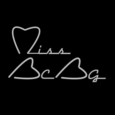 Miss BCBG Black Square, par Xavier E. G. Dierick